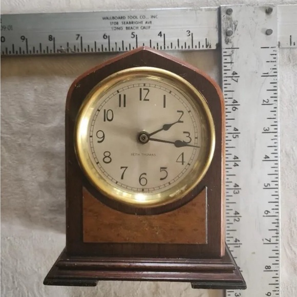 Vintage Wooden Mantle Clock Seth Thomas Clock Co, Battery Operated - Picture 5 of 6